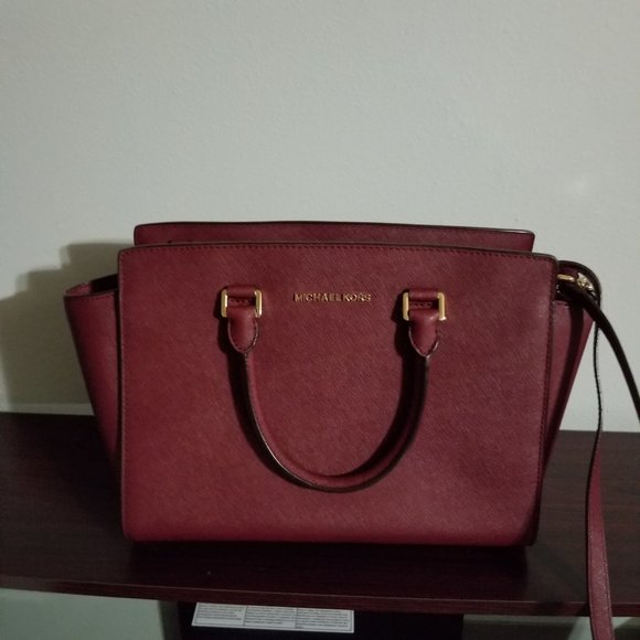 All inventory purses & wallets - Picture 4 of 5